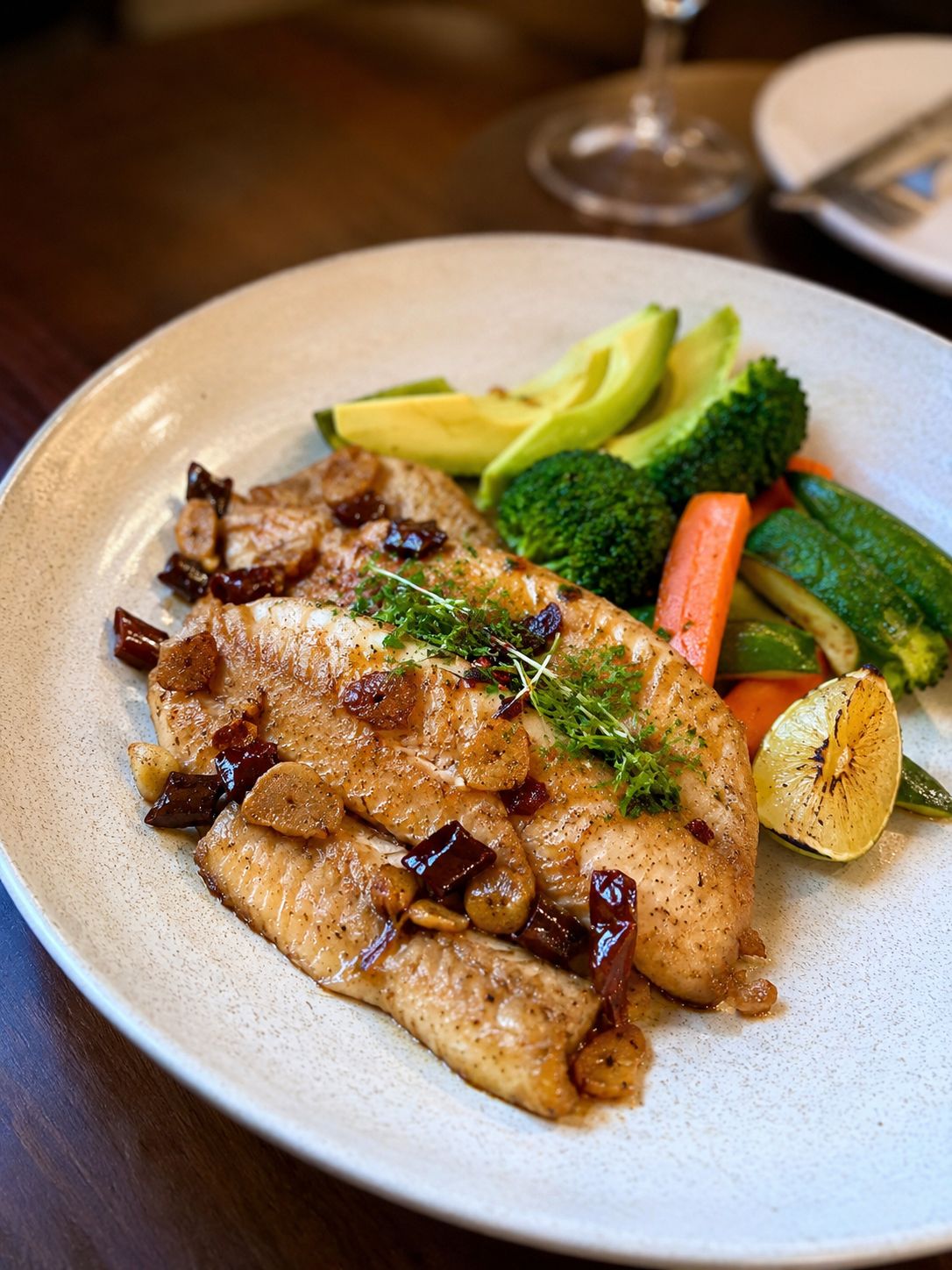 FILETE DE PESCADO AL AJILLO 